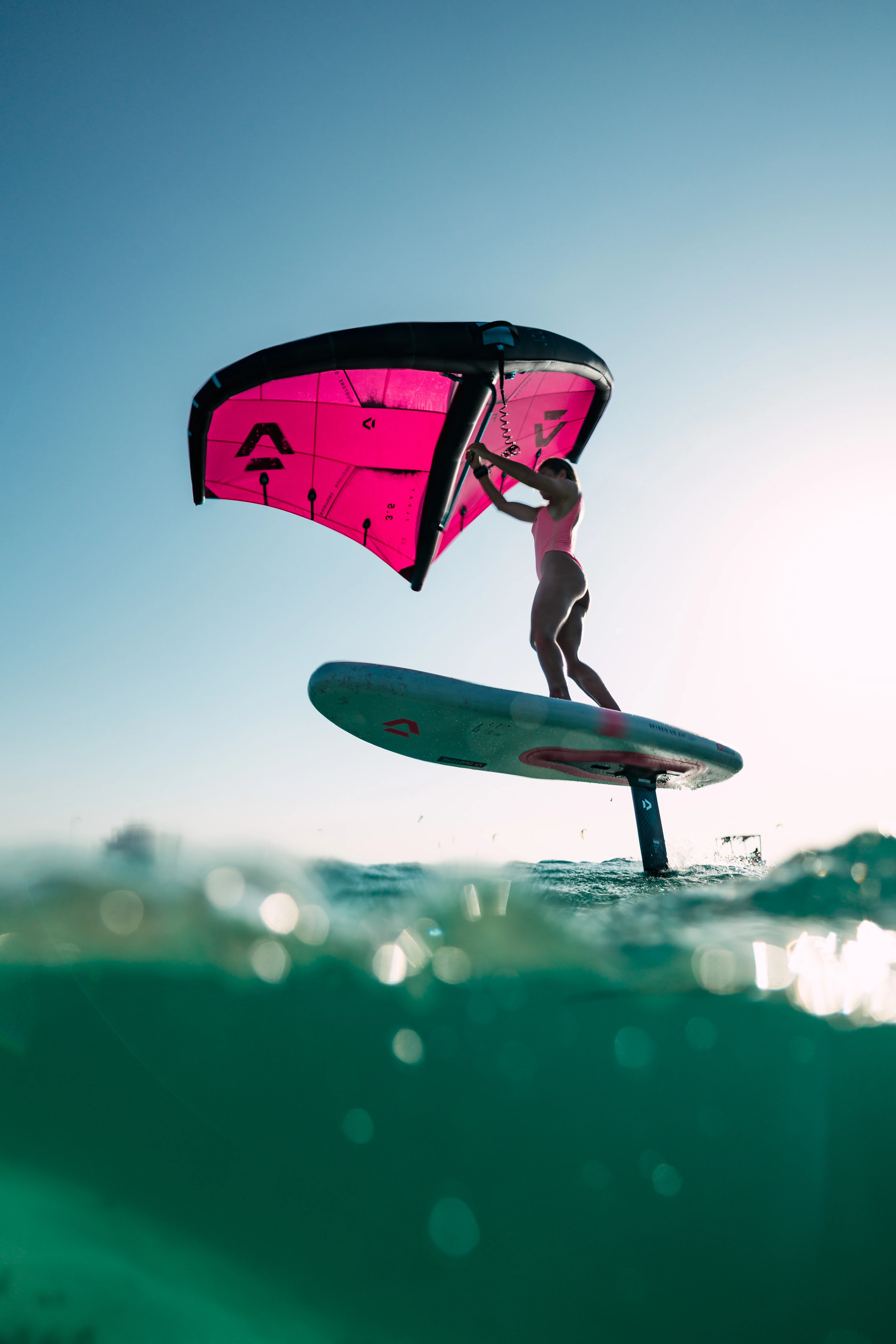 Pack Duotone Sky Free 2026 - Chiara Socin en wingfoil en Égypte