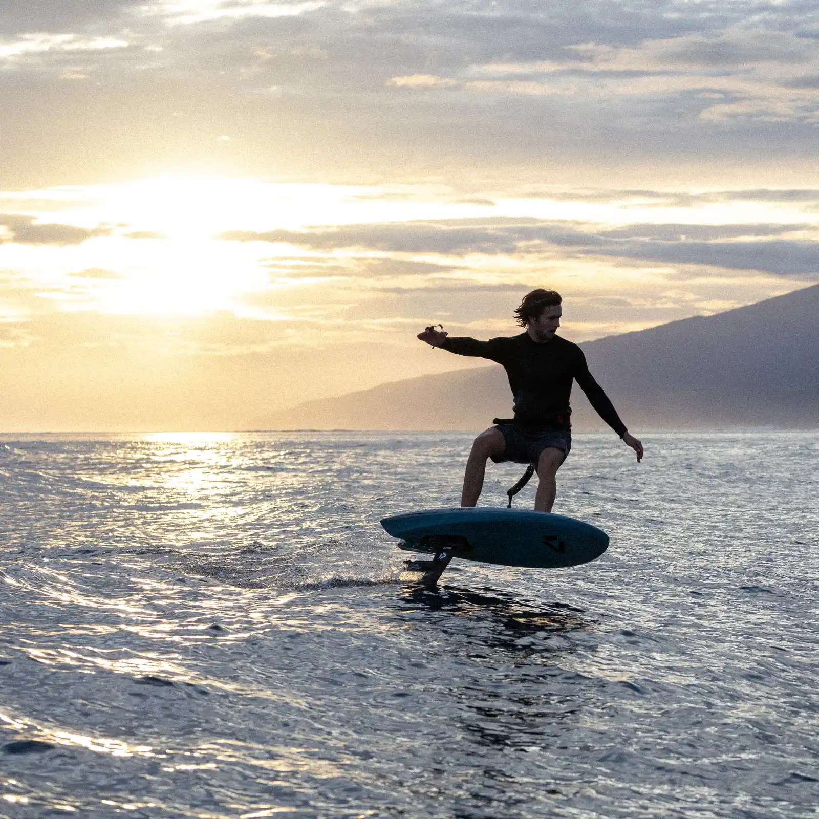 DUOTONE FOIL ASSIST MAST AL SET COMPLET - vue de côté